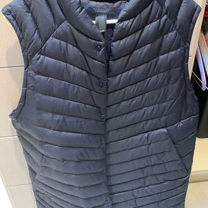 Lululemon Mens Blue vest size extra-large.Never worn but no tags on it .
